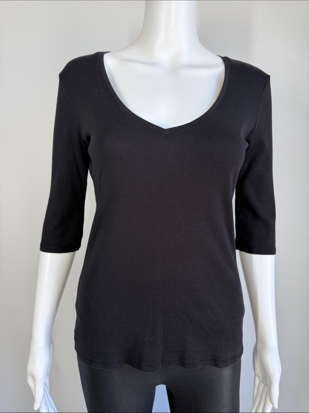 Eileen Fisher Organic Cotton V-Neck Top in Black – Size XS